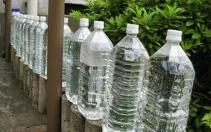 Lý do người Nhật đặt chai nước quanh nhà